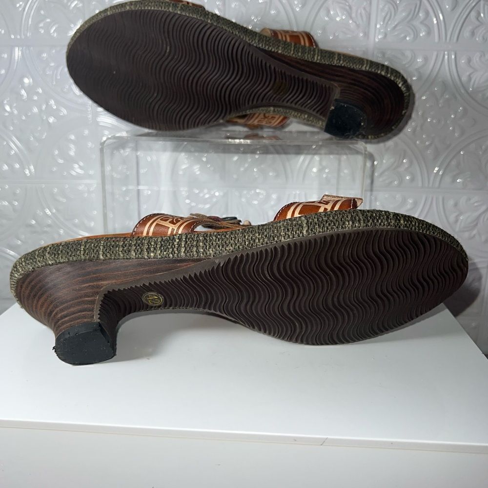 Spring Step Sandals - Picture 5 of 5